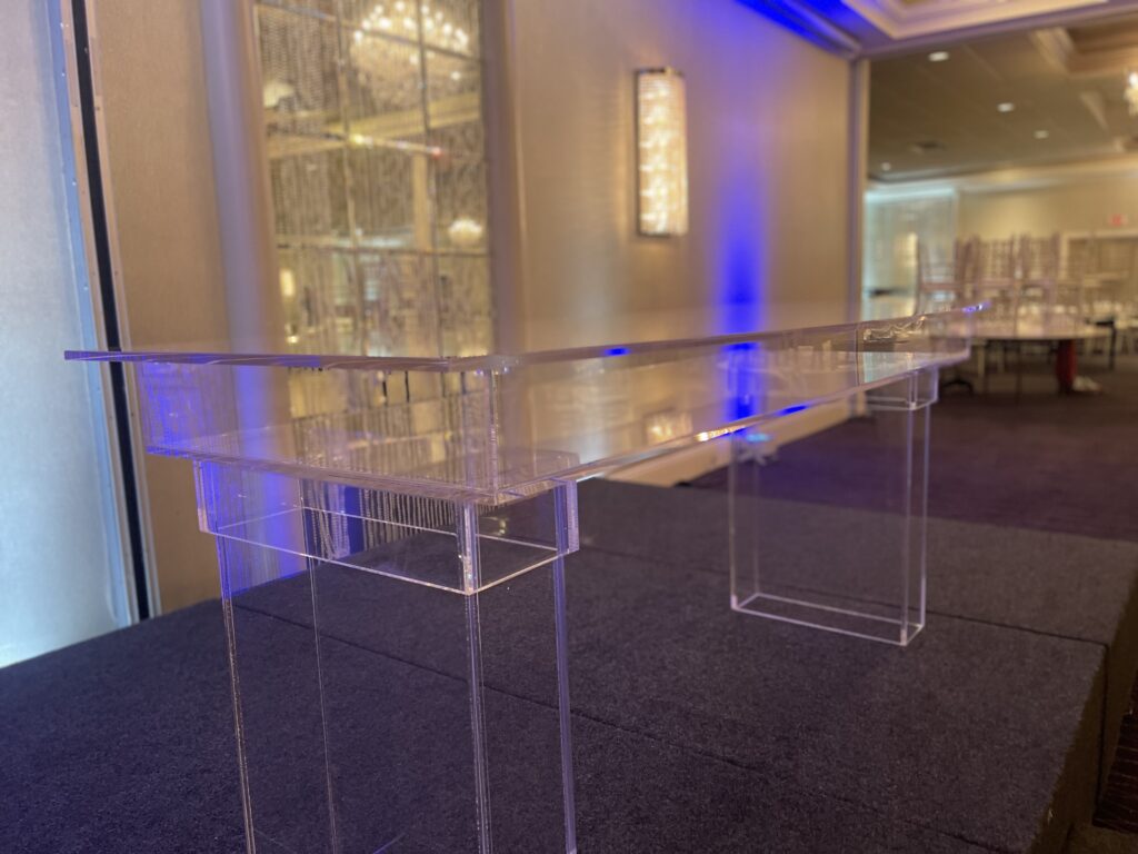 acrylic sweetheart table chicago rentals