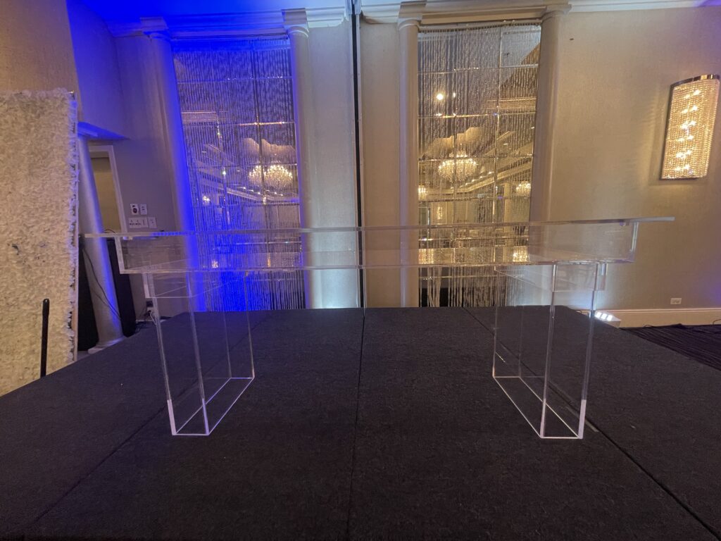 acrylic sweetheart table chicago rentals